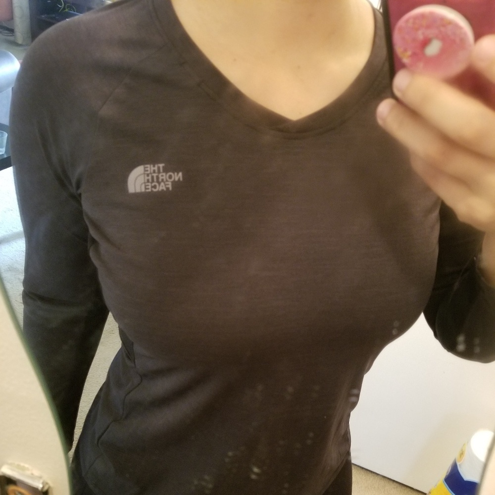 THE NORTH FACE  long sleeve black sweatshirt!